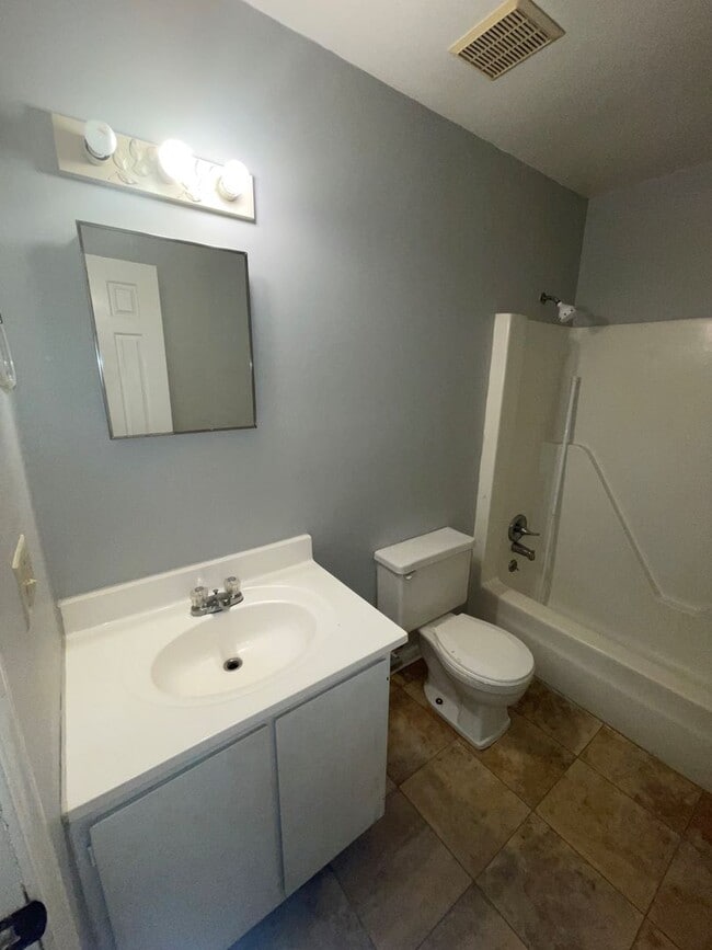 Building Photo - 608 W Church St