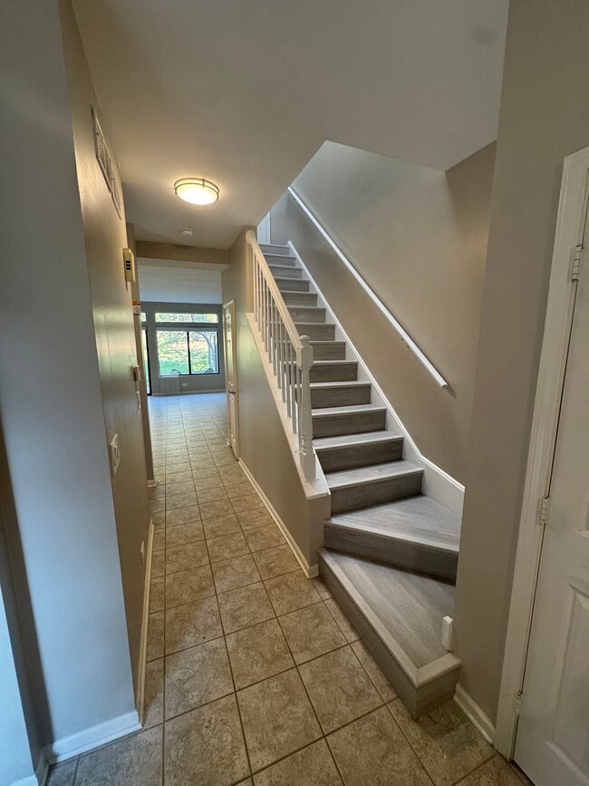 Building Photo - 378 White Oak Ln