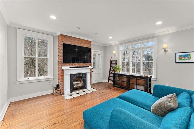 Building Photo - 732 Orchard Terrace