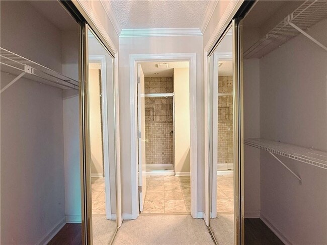 Building Photo - 7024 Somerset Cir