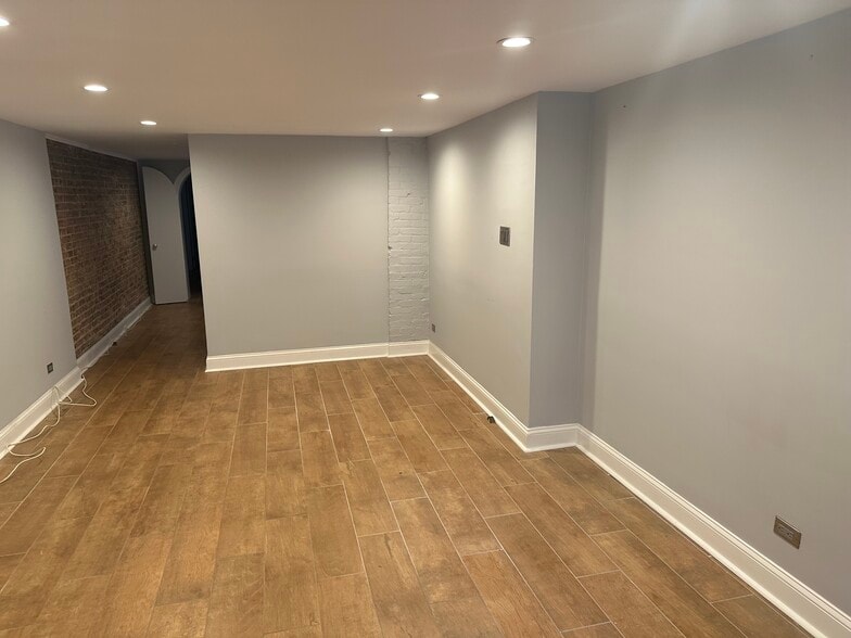 Building Photo - 1721 Riggs Pl NW