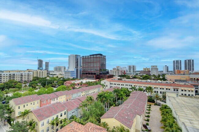 Building Photo - 403 S Sapodilla Ave