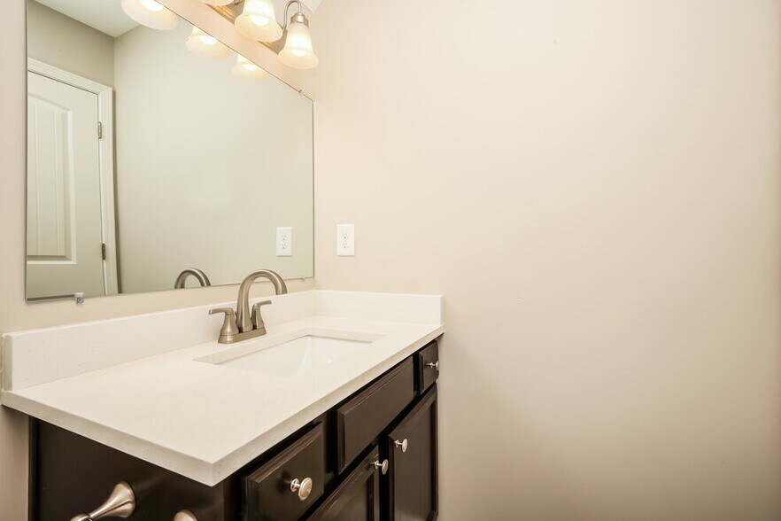 Building Photo - 8003 Lakota Ct