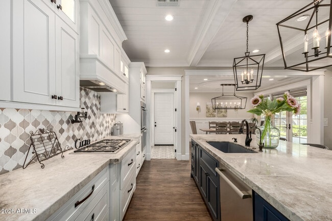 Building Photo - 2013 E Mallory St