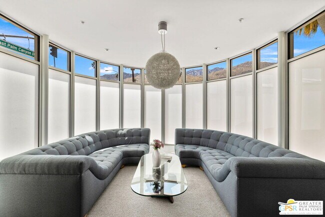 Building Photo - 930 E Palm Canyon Dr