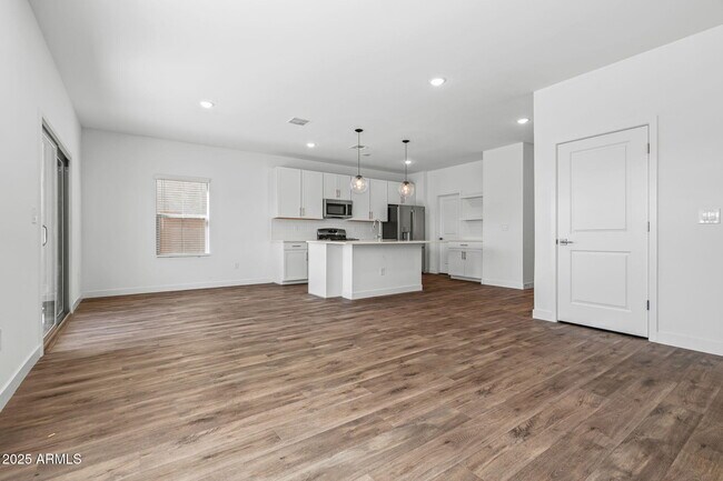 Building Photo - 3023 W Bent Tree Dr