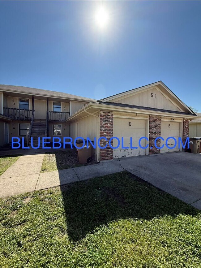 Building Photo - Cute 2 bedroom 1 bathroom home with a 1 car garage