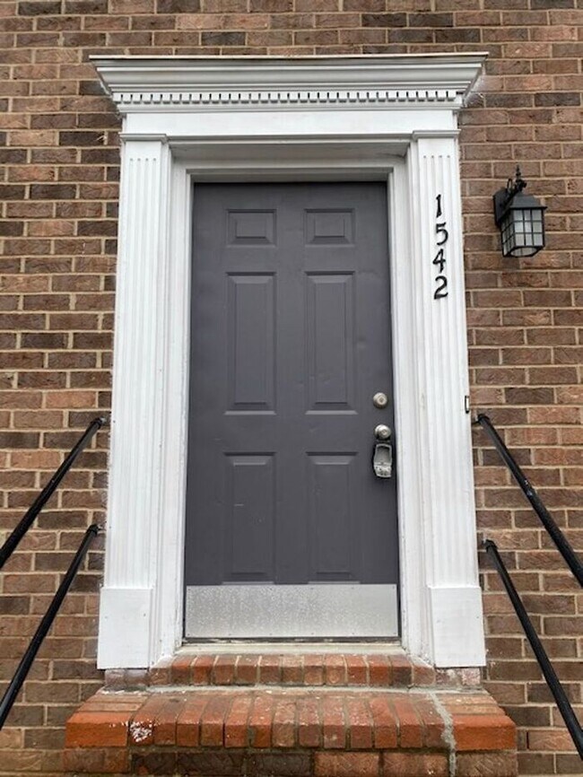 Building Photo - 1542 Elrod St