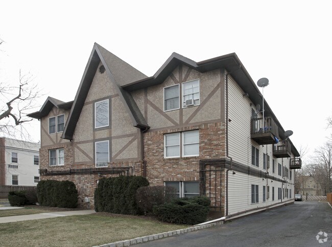 Primary Photo - White Rose Apartments