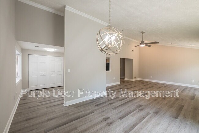 Building Photo - 640 Singing Hills Ct