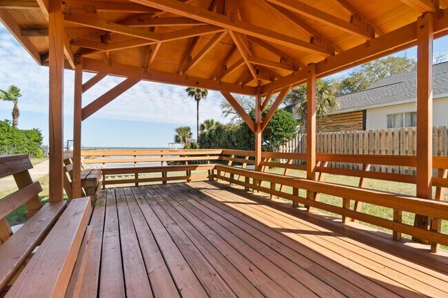 Building Photo - 65 Bay Tree Dr