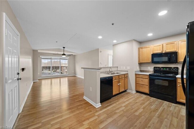 Building Photo - 3712 Cotswold Ave