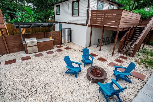 Building Photo - 409 E Jean St