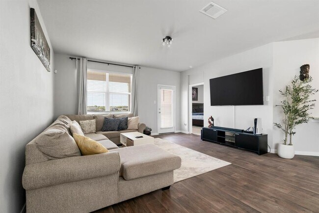 Building Photo - 212 Apache Plum Dr