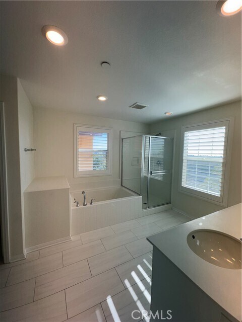 Building Photo - 2388 Yasamin Pl