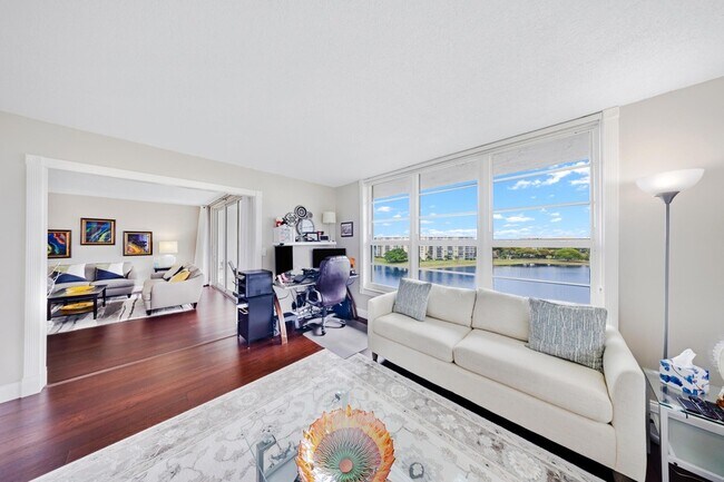 Building Photo - 3051 N Course Dr