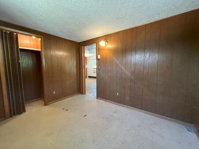 Building Photo - Charming 2-Bedroom Home with Open Living Space and Tile Flooring