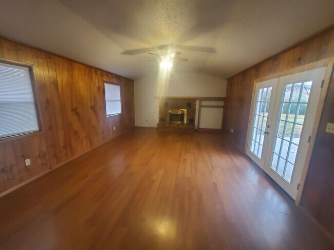 Building Photo - 1022 W Bel Air Dr