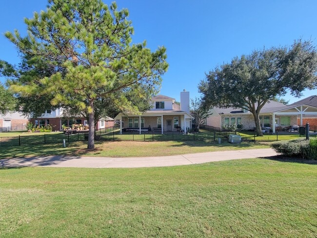 Building Photo - Welcome home to this charming 4-bedroom, 3-bathroom brick house in the desirable Stone Gate commu...