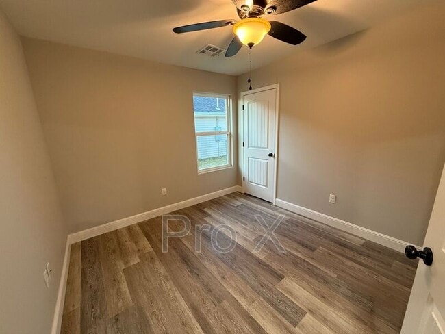 Building Photo - 113 W Lewis St