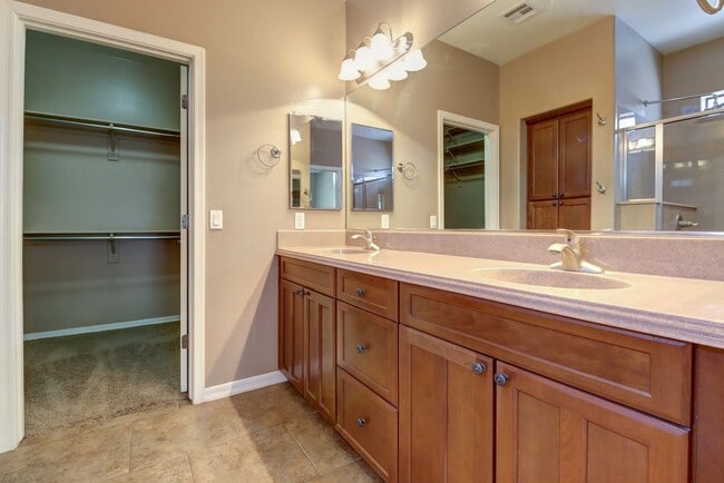Building Photo - Beautiful 4 bedroom 2 bathroom home in Prescott!