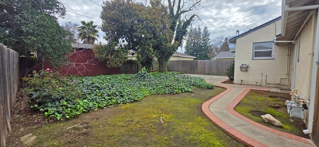 Building Photo - 3701 Laguna Way