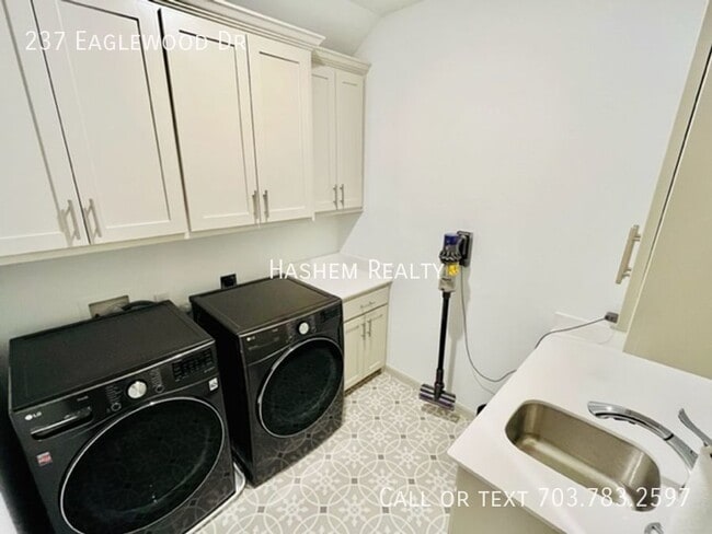 Building Photo - 237 Eaglewood Dr