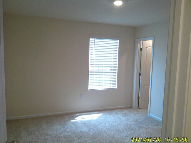 Building Photo - Baypointe Townhome Available!