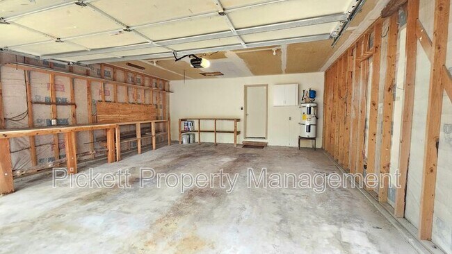 Building Photo - 11389 Symes Rd NW