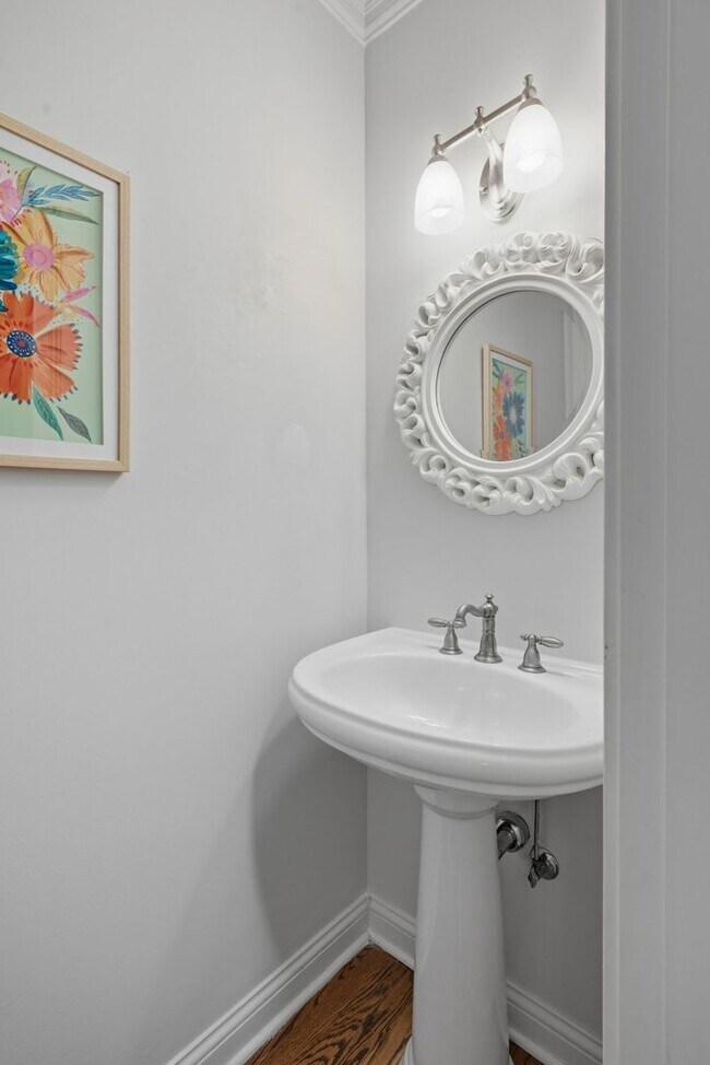 Building Photo - 1733 Carriage Ct
