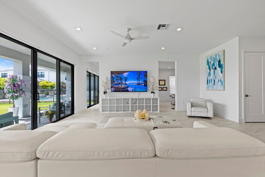 Building Photo - 12884 Wingspan Ct