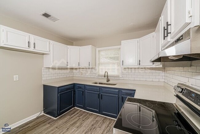Building Photo - Ready to love where you live? 3 Bed 1 Bath Home Ready for You!