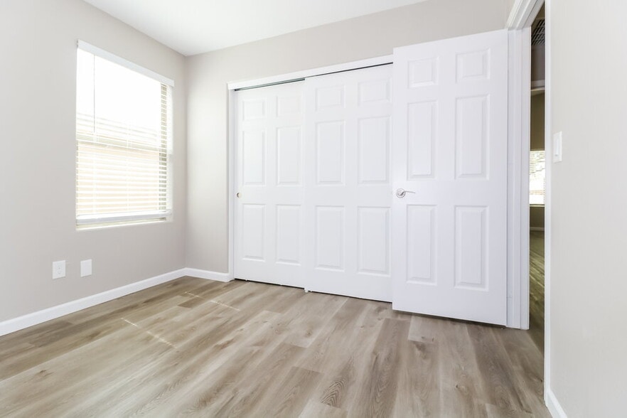 Building Photo - 24997 W Vista Norte St