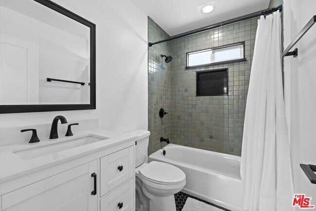 Building Photo - 3170 Glenmanor Pl