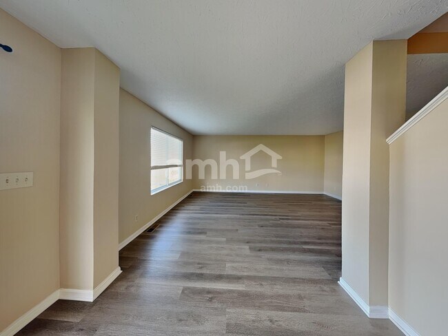 Building Photo - 700 Berlander Dr