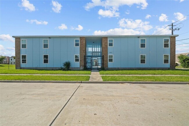 Building Photo - 2802 Sealy Ave