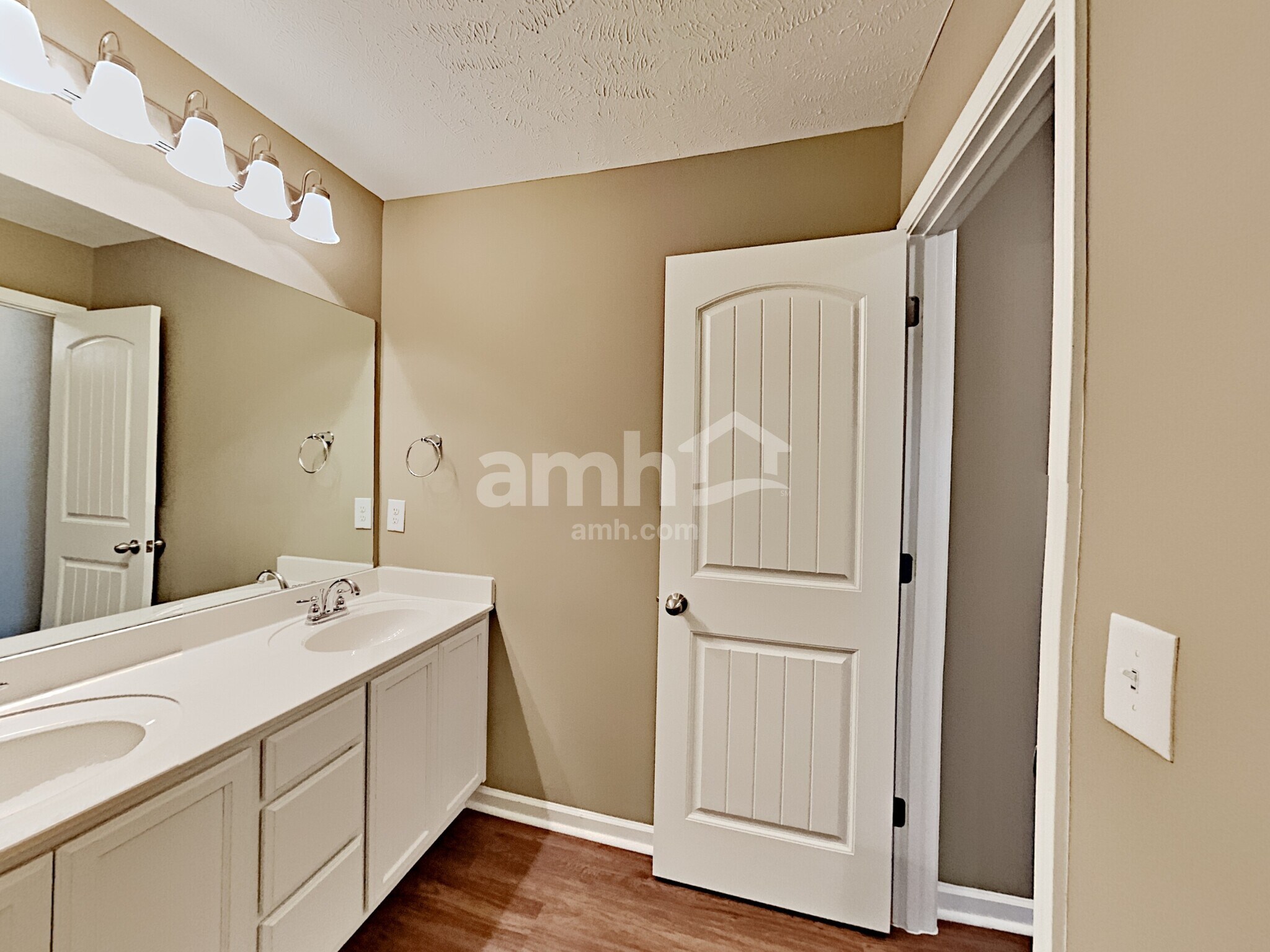 Building Photo - 1116 Selous Dr