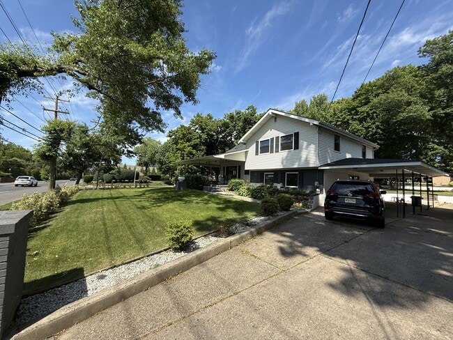 Building Photo - 4100 Bridgeboro Rd