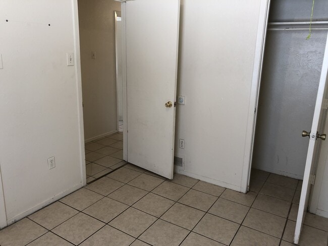 Building Photo - Cozy Half Duplex in Irving!!