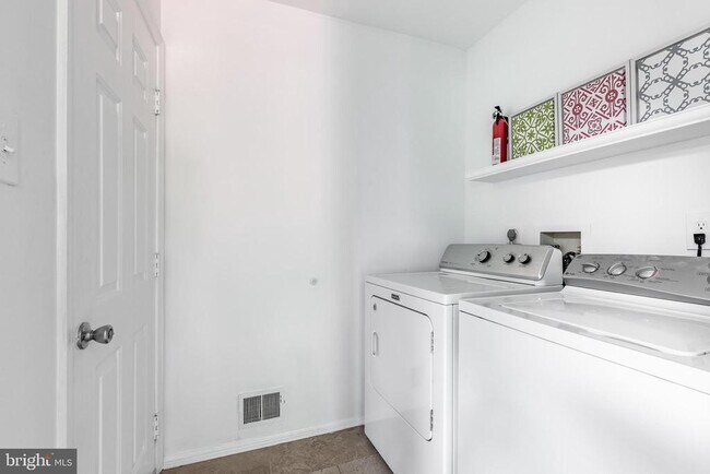 Building Photo - 9815 Wintercress Ct