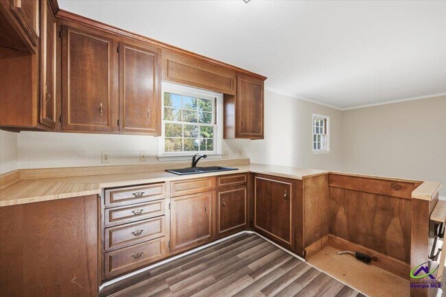 Building Photo - 5056 Wellington Dr