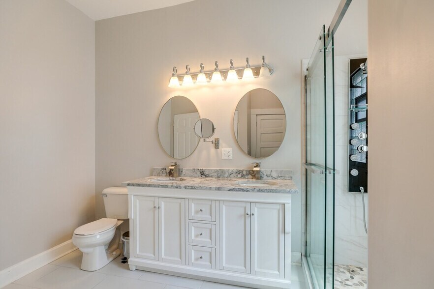 Building Photo - 113 S Mason Ave