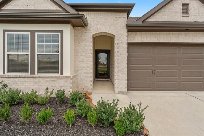Building Photo - 30839 Boxwood Dr