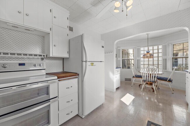 Building Photo - 5457 N Berkeley Blvd