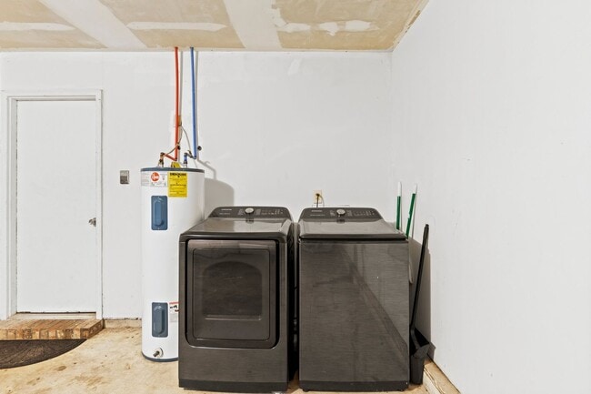 Building Photo - 3 Bedroom in Desirable Location!