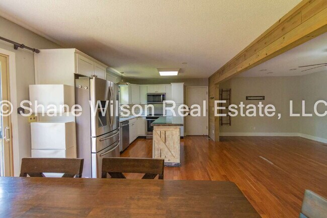 Building Photo - "Charming 4-Bedroom Home in Chattanooga wi...