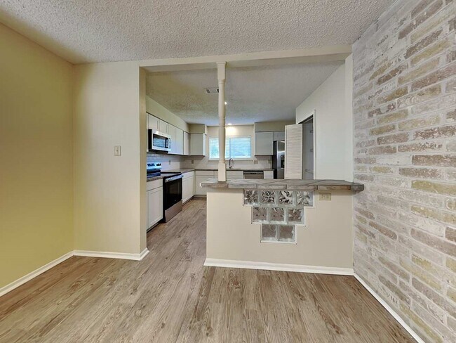 Building Photo - 5418 Mossgrey Ln