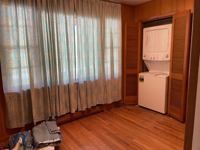 Third Bedroom or den with stack washer & Dryer - 124 Bethany Pike