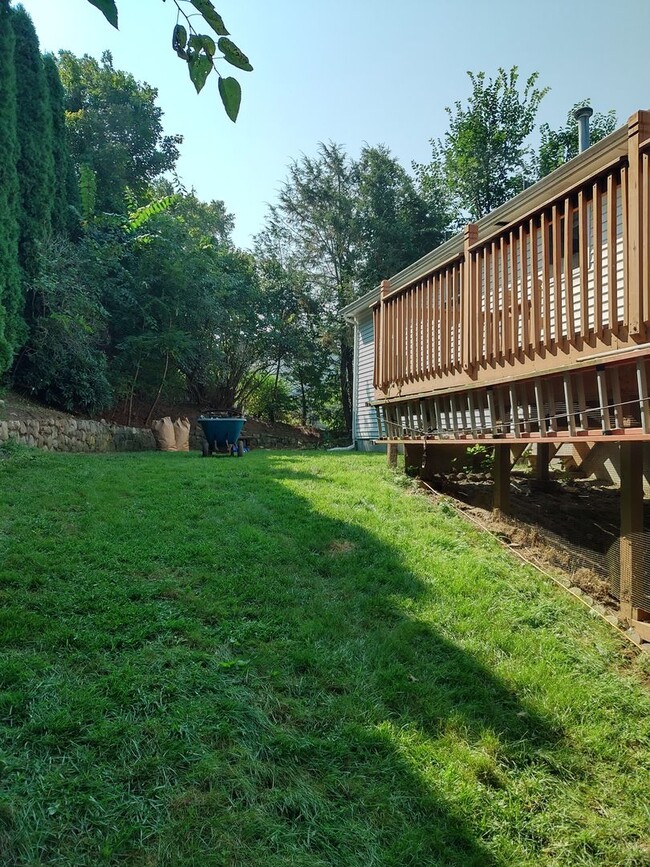 Building Photo - ****Cranston West/Stonehill - Single Famil...