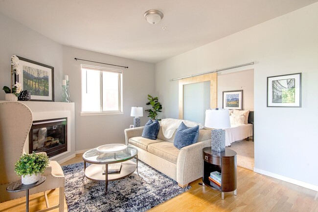 Building Photo - 2B/2B Luxury Louisville Condo with Mountai...